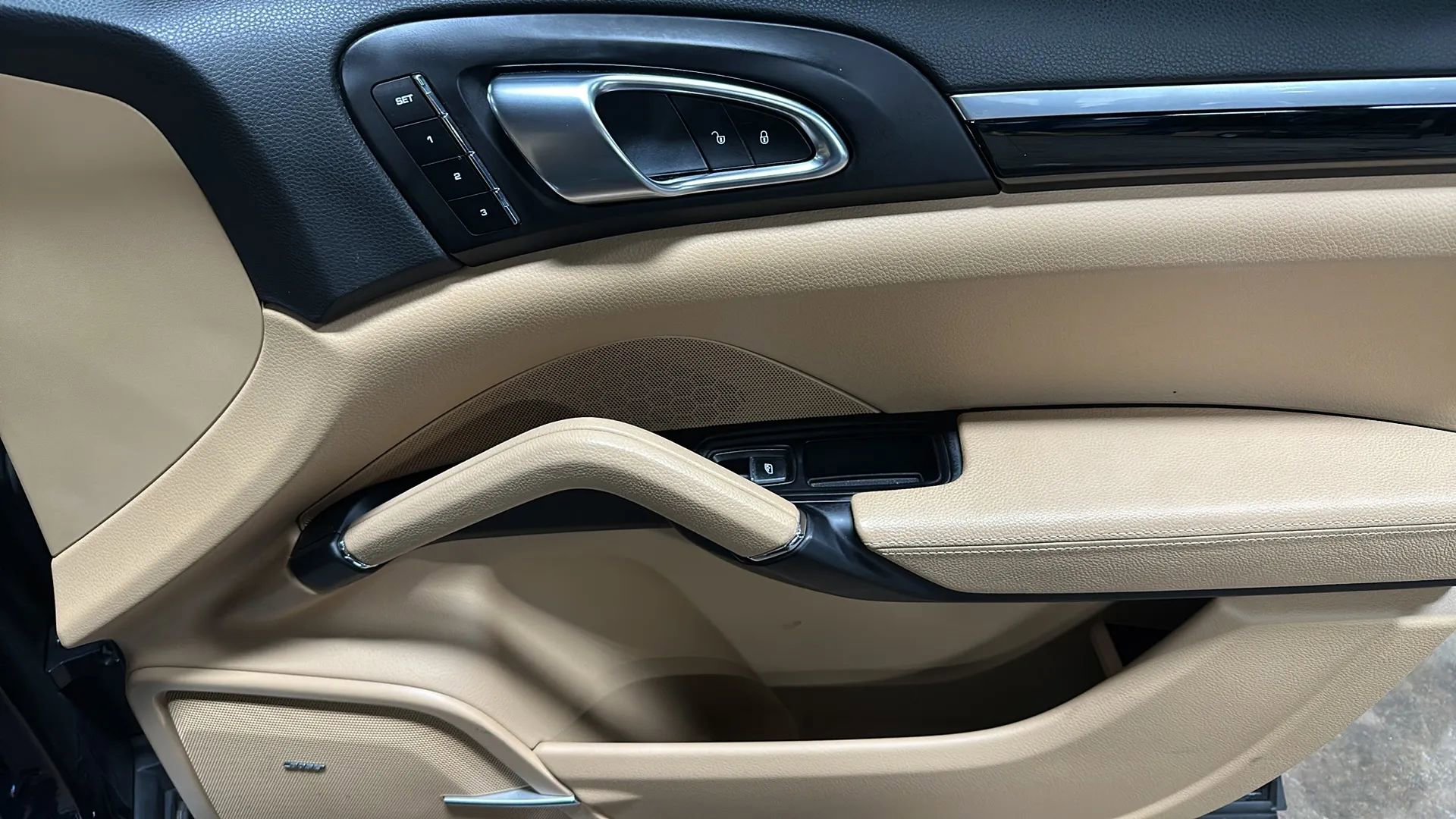 Used 2017 Porsche Cayenne S image 18