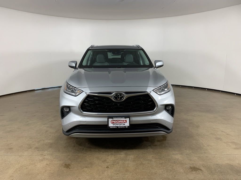 Used 2022 Toyota Highlander Platinum AWD/4WD image 3