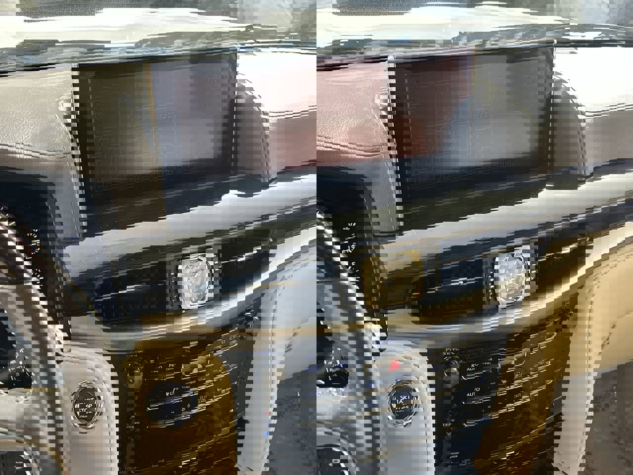 Used 2018 Lexus LX 570 4WD image 17