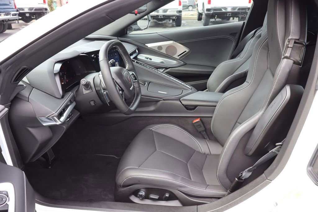Used 2024 Chevrolet Corvette Stingray Preferred Cpe w/ Z51 Performance Package RWD image 3