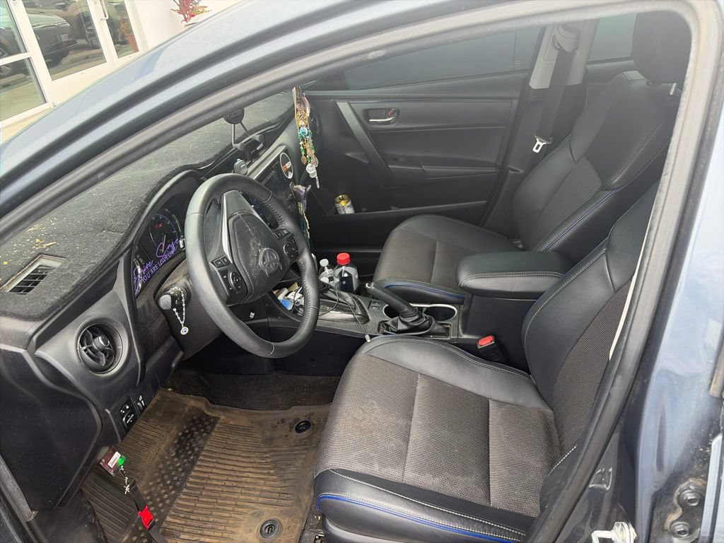 Used 2018 Toyota Corolla SE w/ SE Premium Package FWD image 8