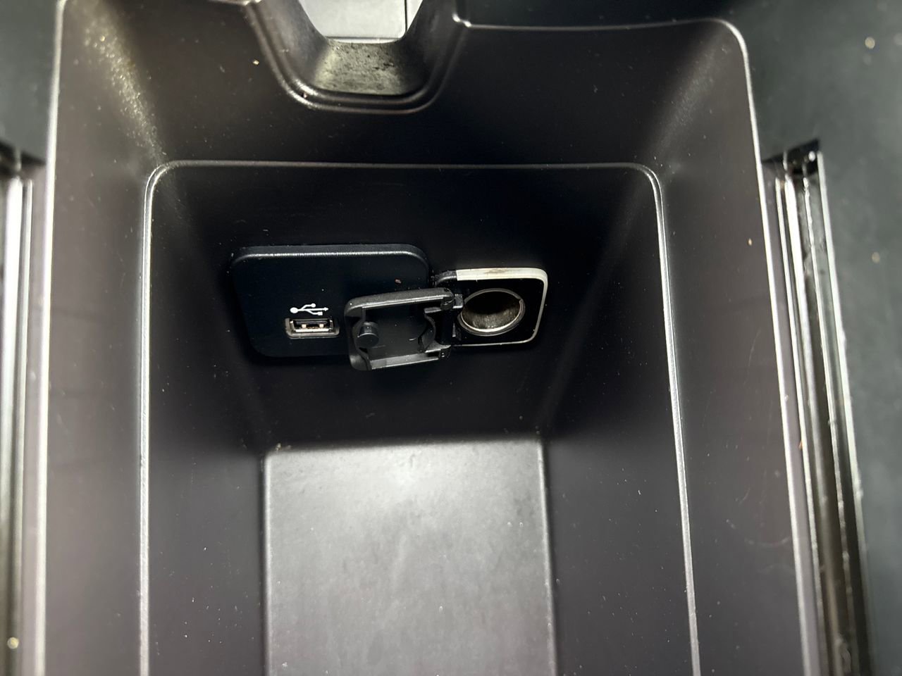 Used 2015 Chrysler 200 S w/ Comfort Group image 29