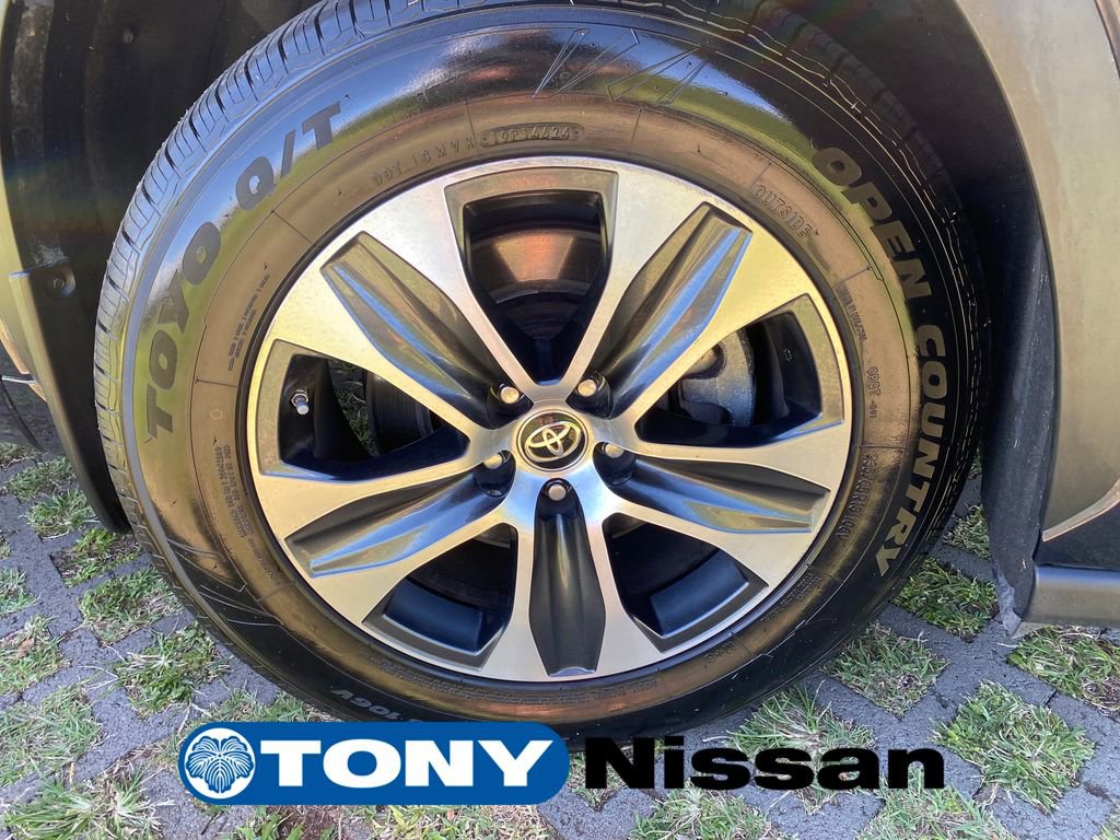 Used 2022 Toyota Highlander XLE image 9