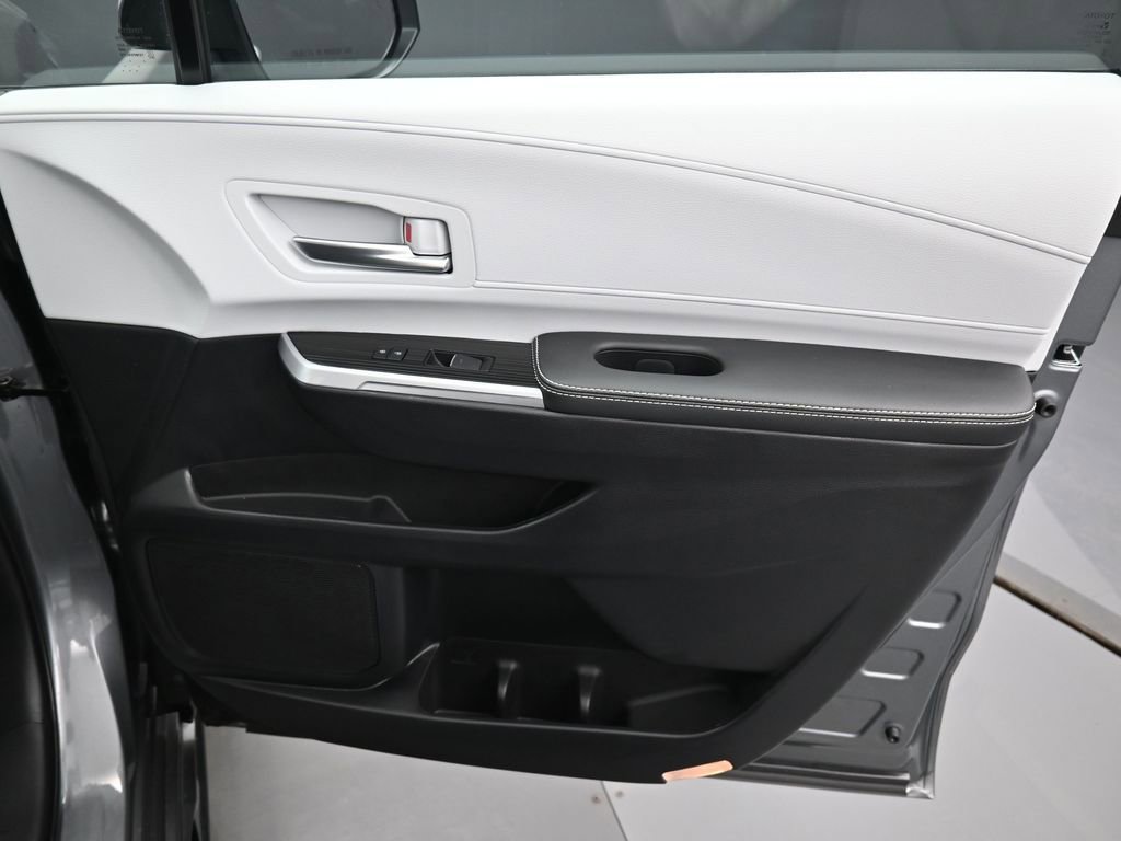 Certified 2026 Toyota Sienna XSE image 38