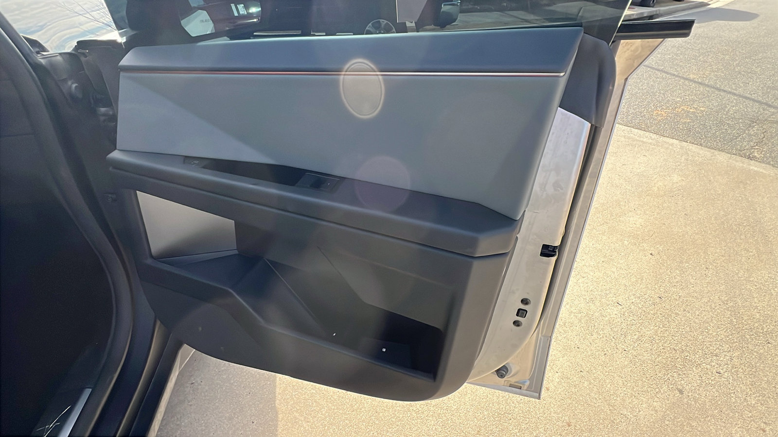 Used 2025 Tesla Cybertruck AWD Crew Cab image 18