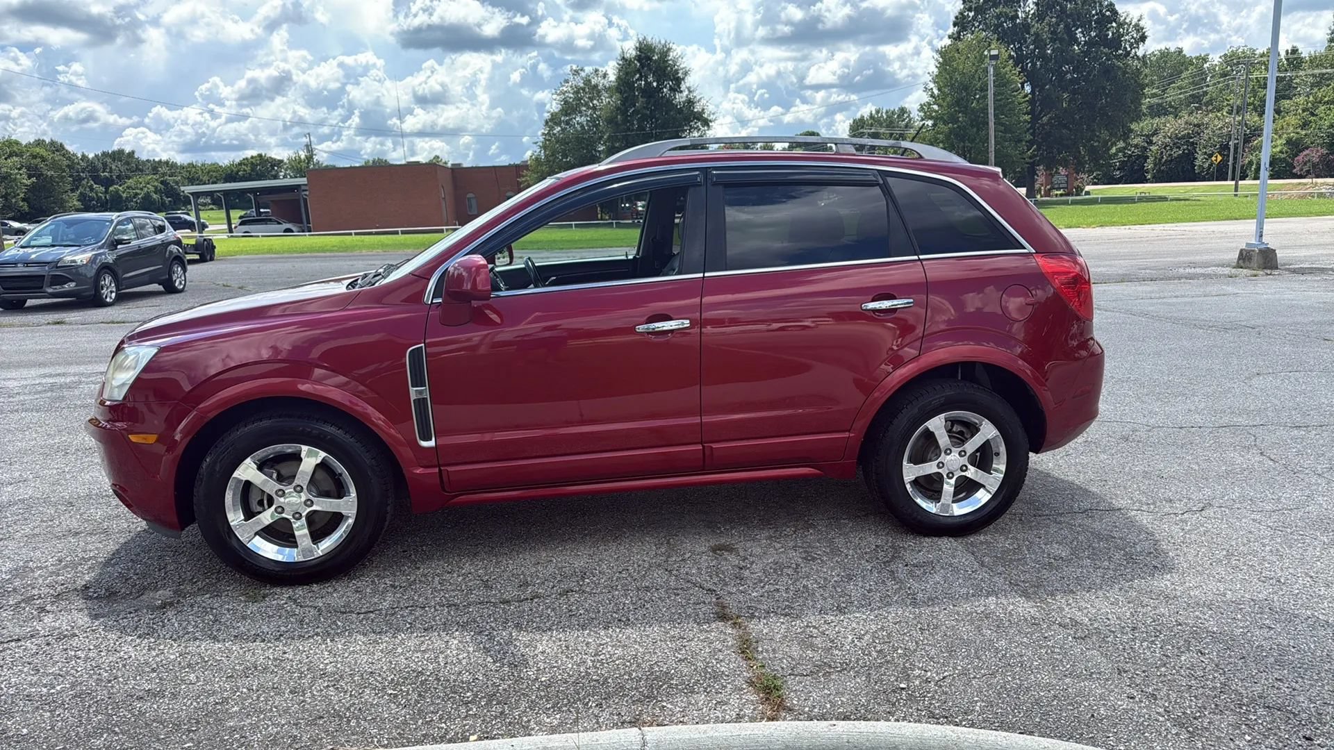 Used 2013 Chevrolet Captiva Sport LT w/ Convenience Package FWD image 2