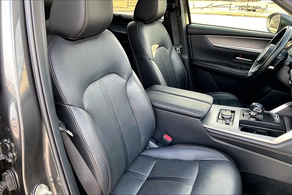 Used 2024 MAZDA CX-90 3.3 Turbo w/ Preferred Plus image 6