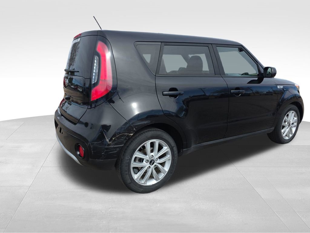 Used 2017 Kia Soul + image 5