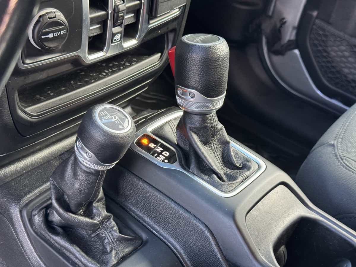 Used 2021 Jeep Gladiator Sport AWD/4WD image 29