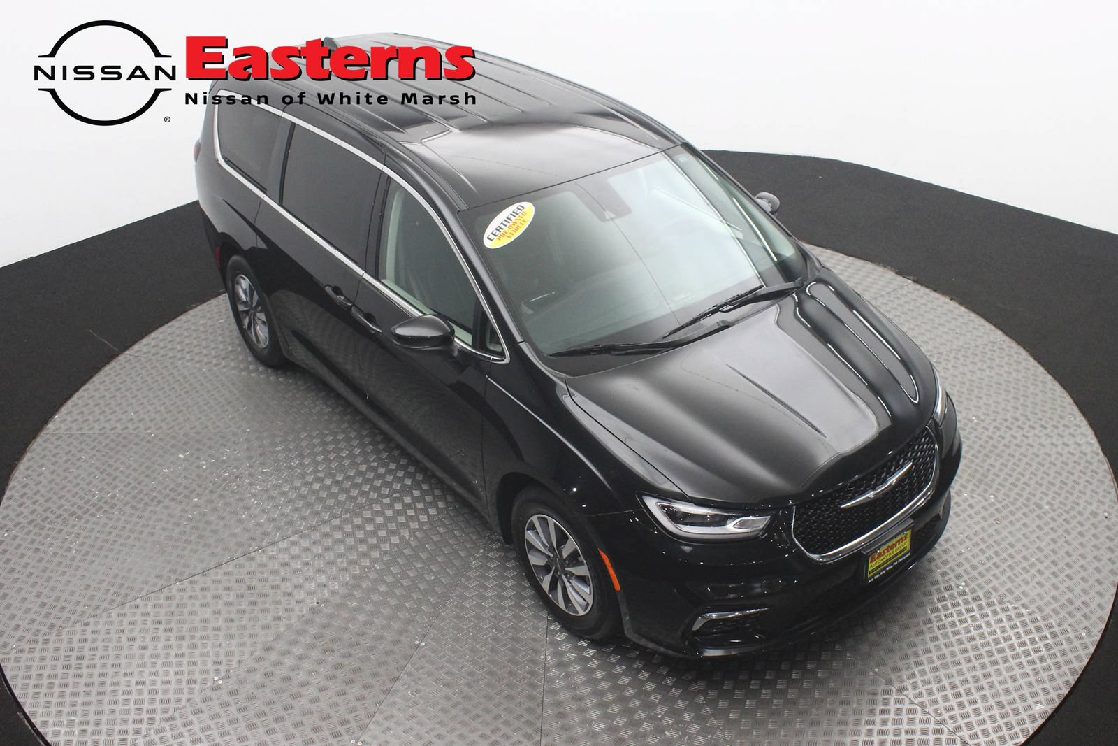 Used 2023 Chrysler Pacifica Touring-L FWD image 3