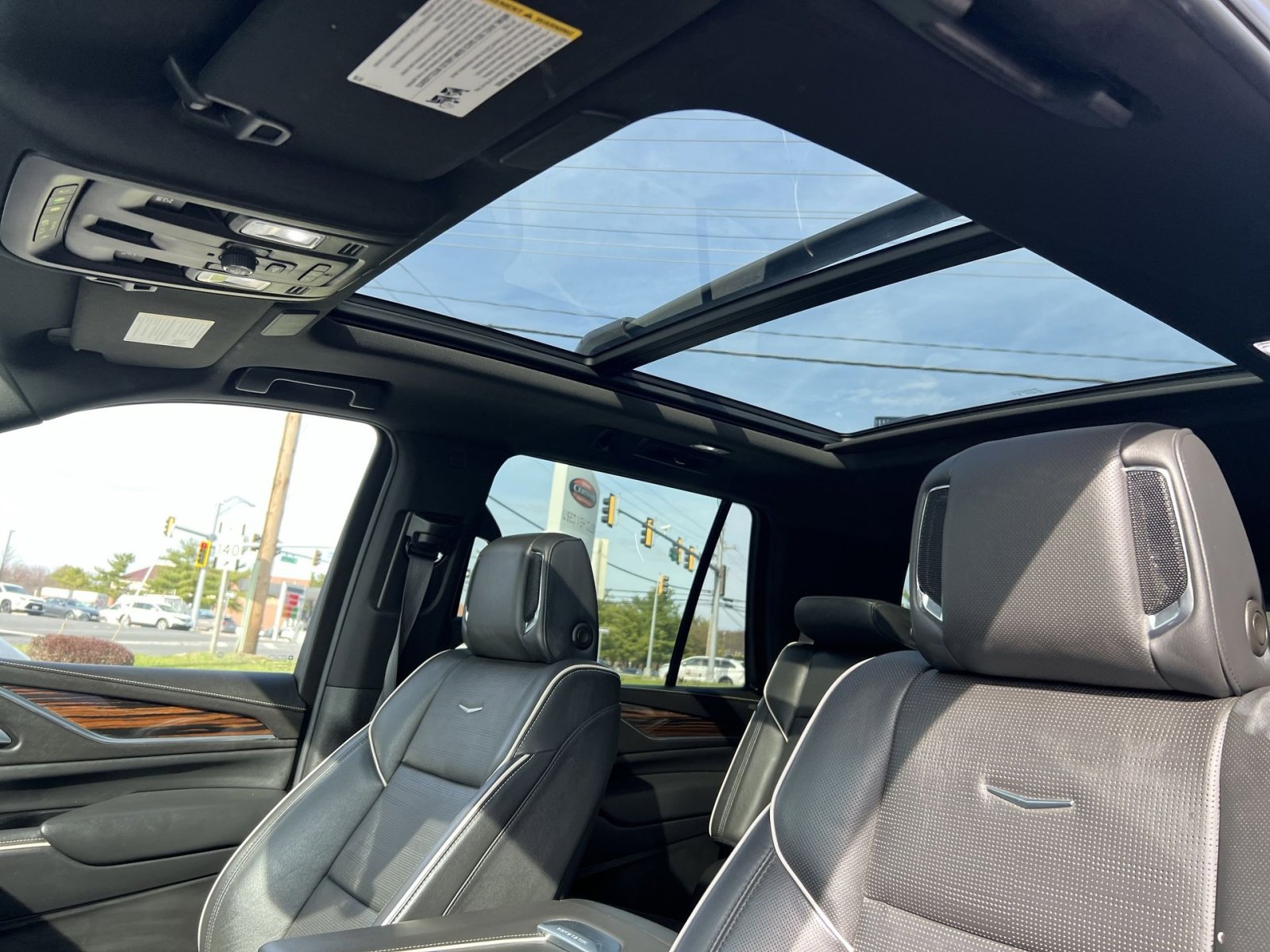 Used 2024 Cadillac Escalade Premium Luxury image 24