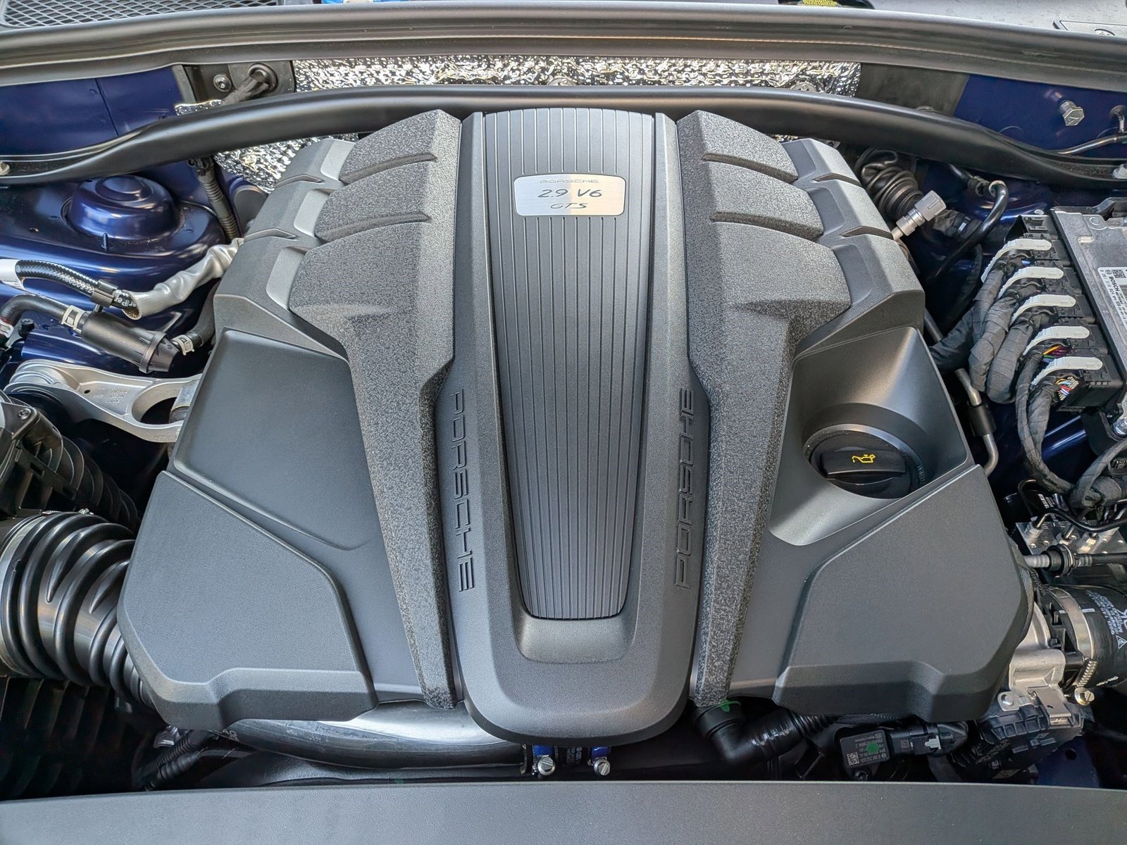 Certified 2025 Porsche Macan GTS image 28