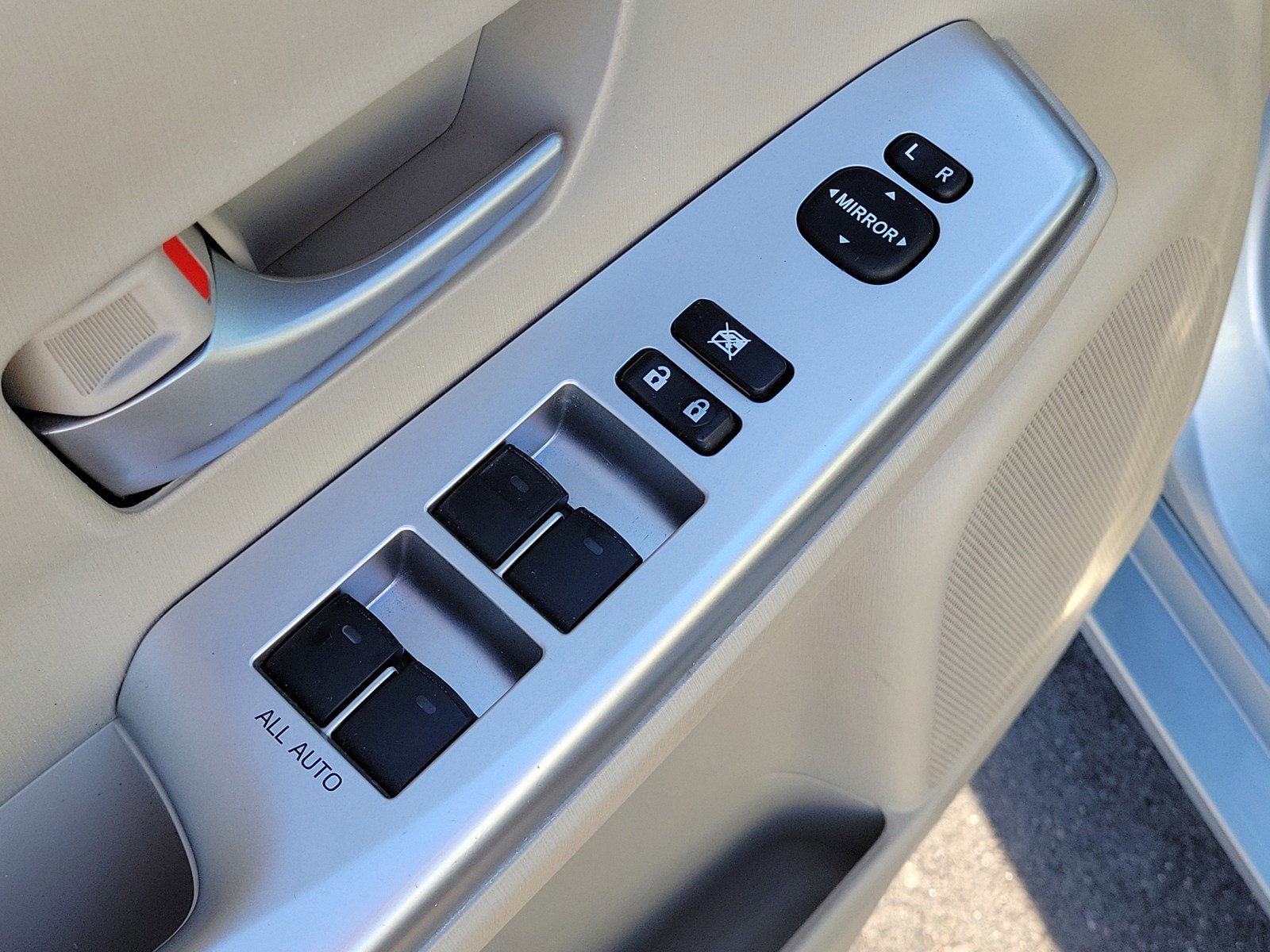 Used 2013 Toyota Prius V Two FWD image 14