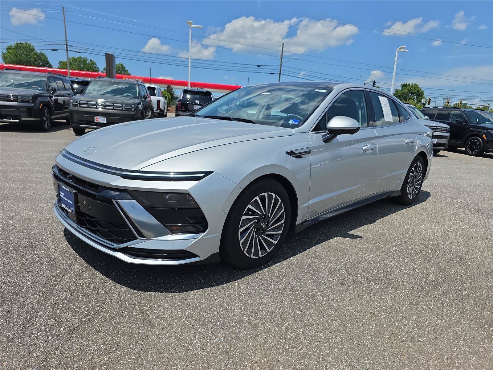 Certified 2025 Hyundai Sonata Limited FWD image 12