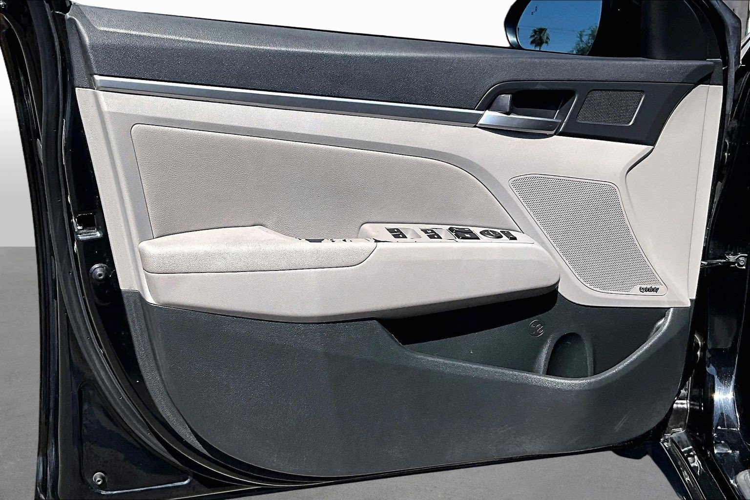 Used 2020 Hyundai Elantra Limited FWD image 17