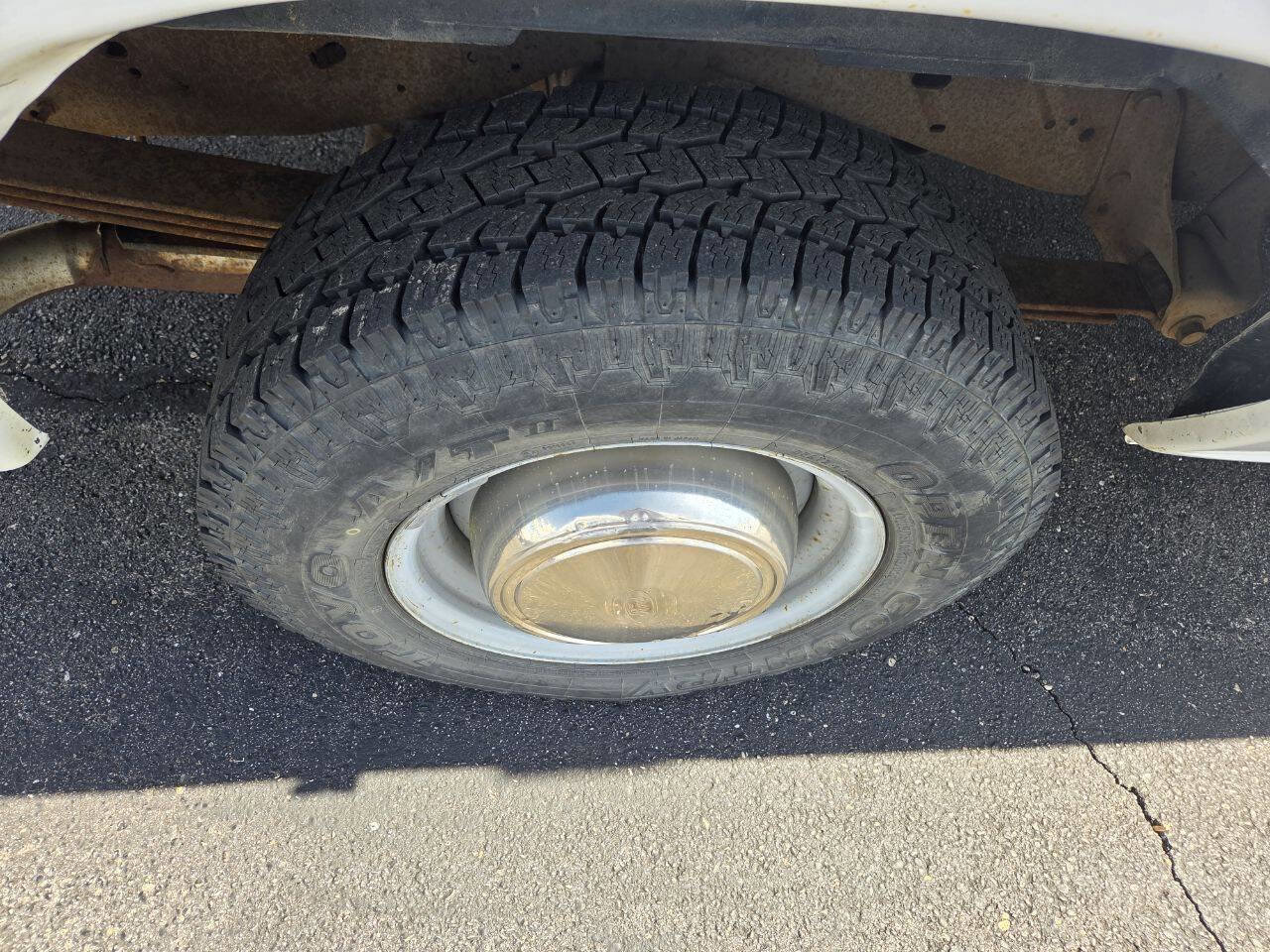 Used 2001 Ford E-250 and Econoline 250 RWD image 10