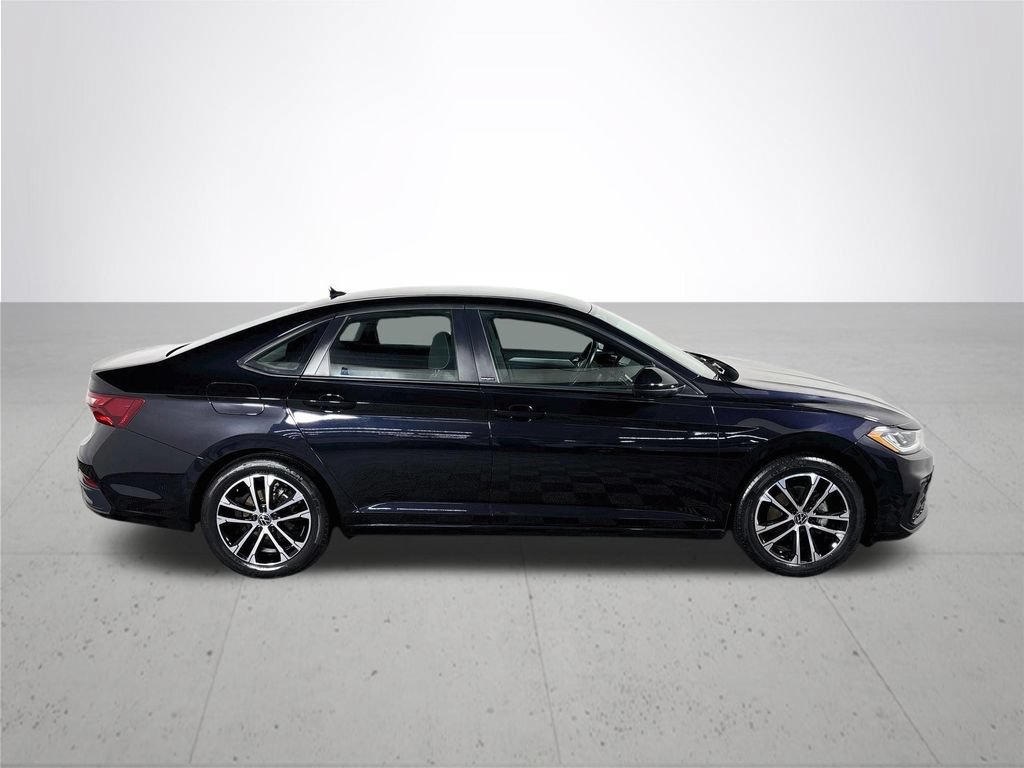 Certified 2025 Volkswagen Jetta Sport FWD image 6