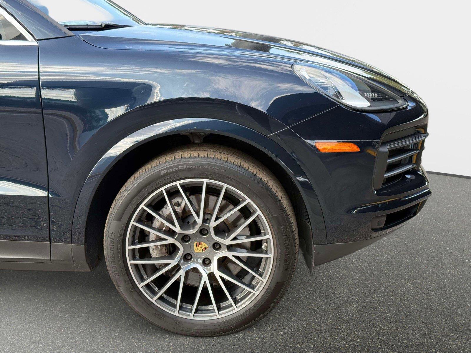 Used 2022 Porsche Cayenne w/ Premium Package image 21