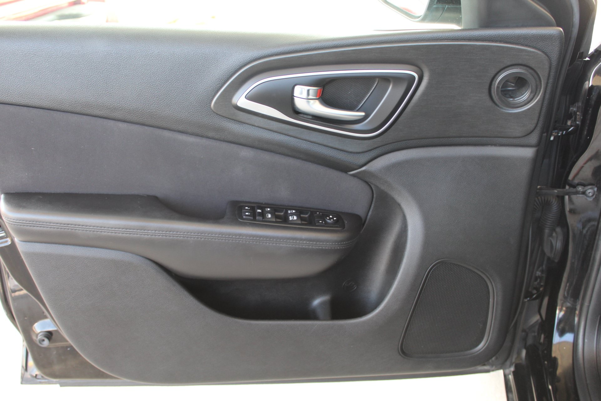 Used 2015 Chrysler 200 Limited FWD image 26