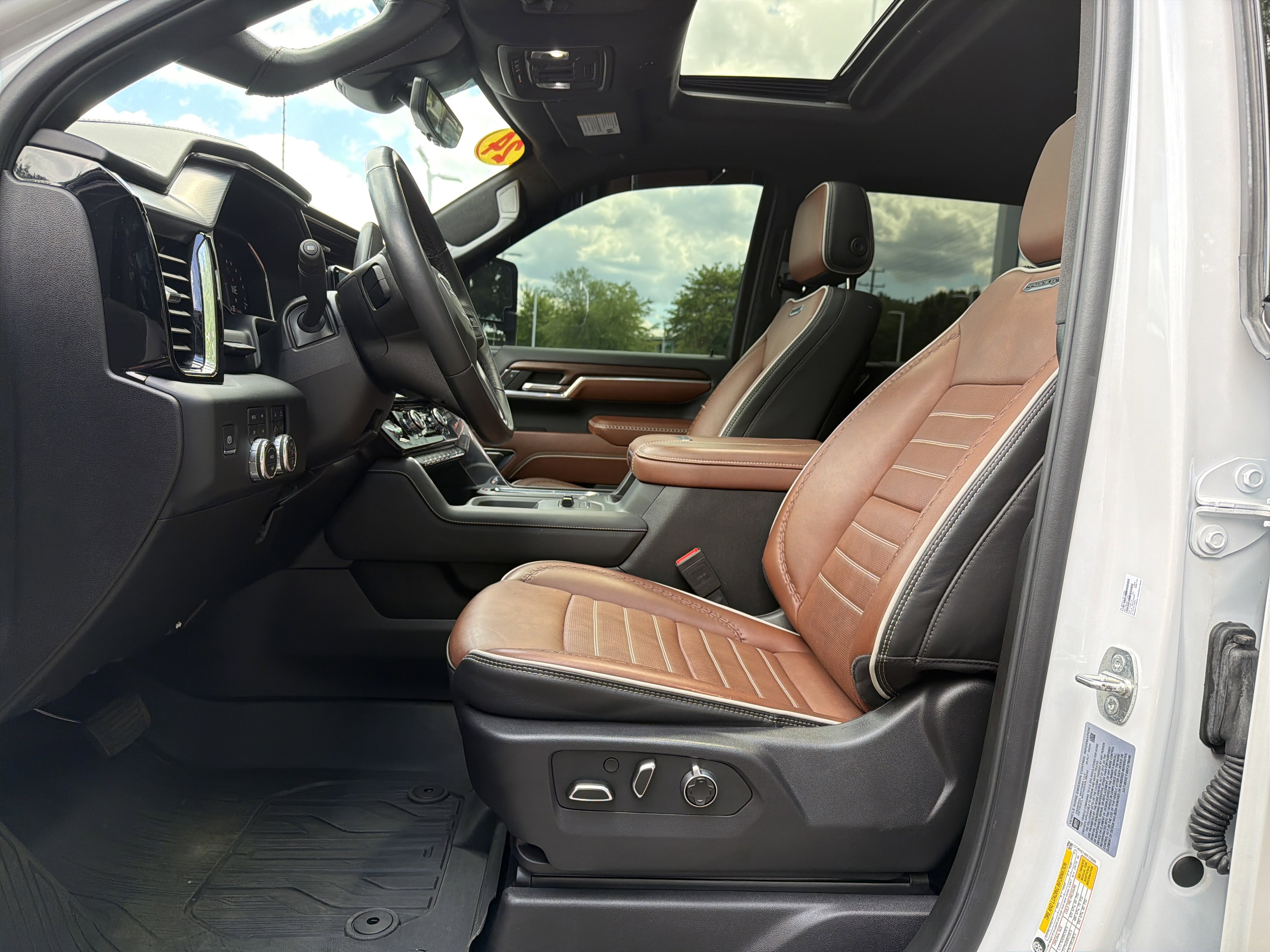 Used 2024 GMC Sierra 2500 Denali Ultimate image 16