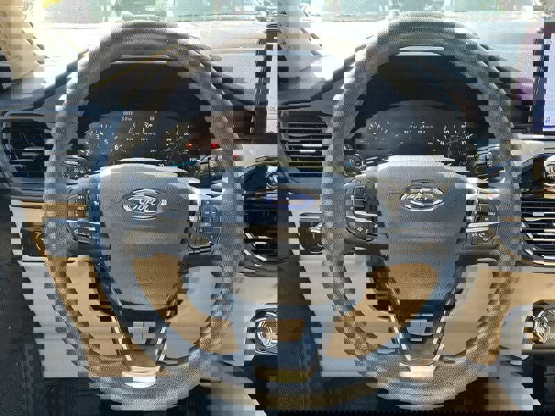 Used 2020 Ford Escape SE image 20