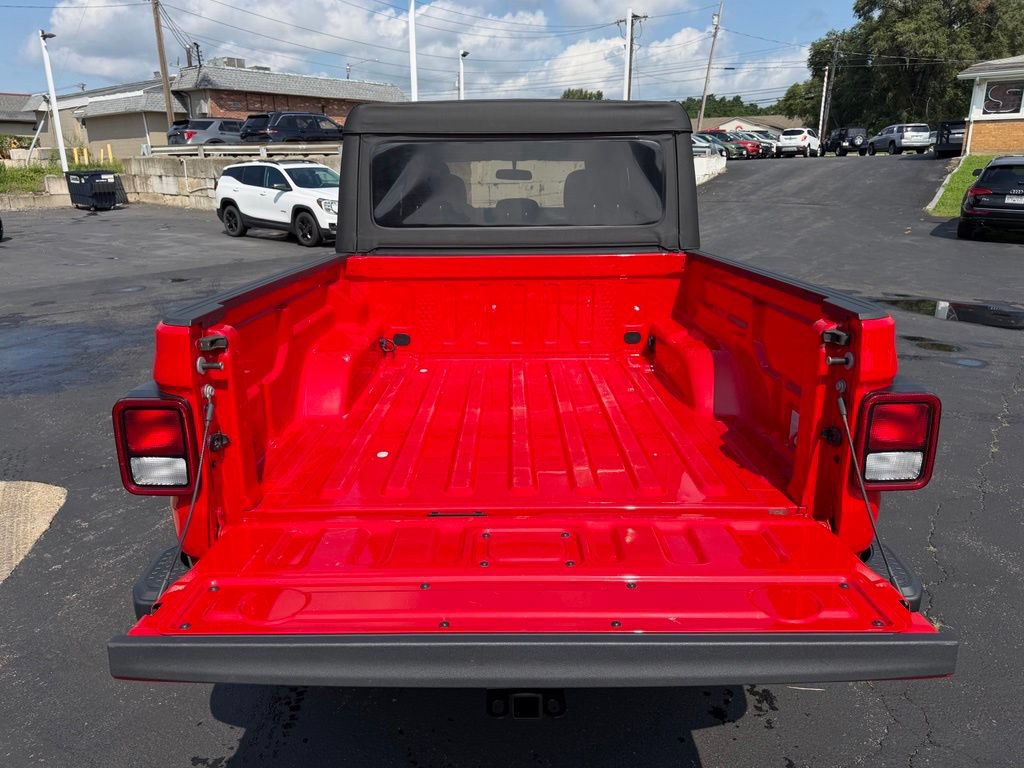 Used 2023 Jeep Gladiator Sport AWD/4WD image 13