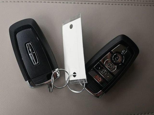 Used 2025 Lincoln Corsair FWD image 16