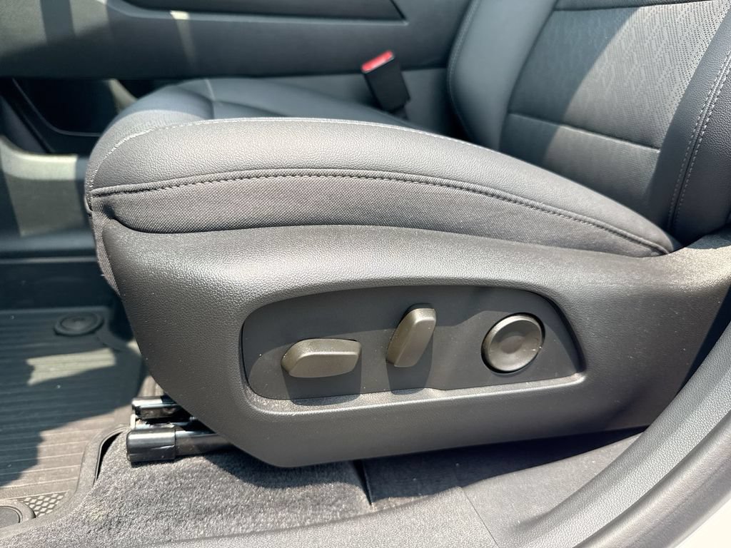 Used 2026 Chevrolet Equinox LT w/ Convenience Package II FWD image 12