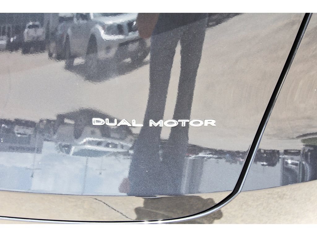 Used 2024 Tesla Model Y Long Range AWD/4WD image 8