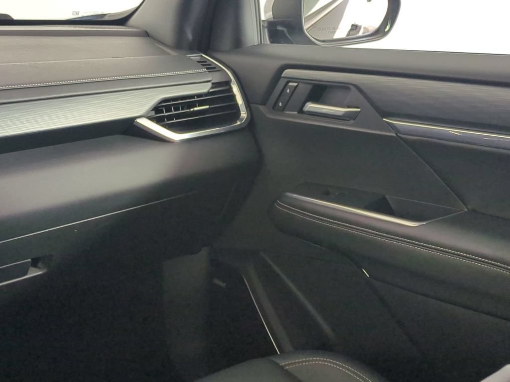 Used 2026 GMC Acadia Elevation w/ Elevation Premium Package FWD image 21