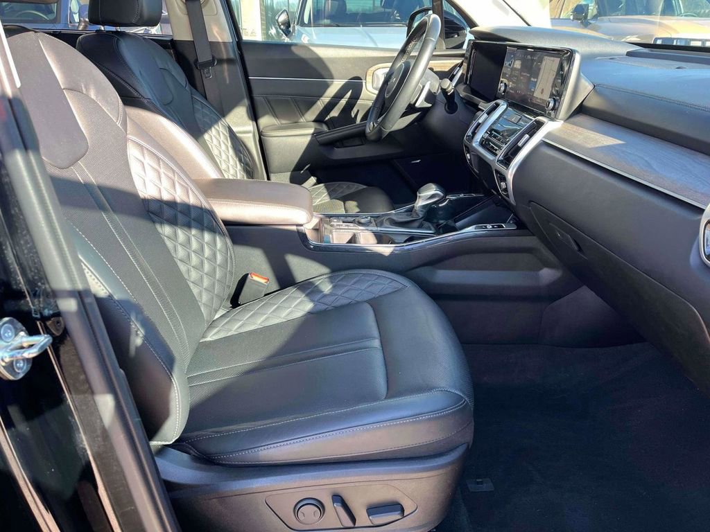 Used 2023 Kia Sorento SX Prestige image 13