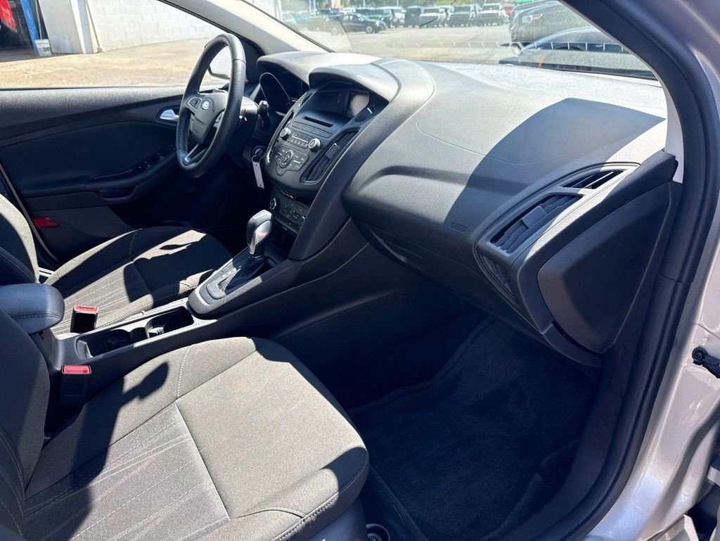 Used 2015 Ford Focus SE w/ SE Sport Package FWD image 28