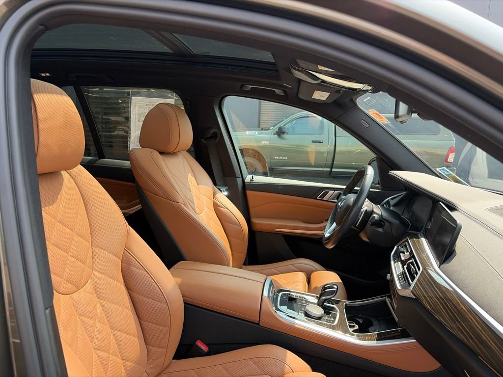 Used 2023 BMW X5 xDrive40i w/ Premium Package AWD/4WD image 9