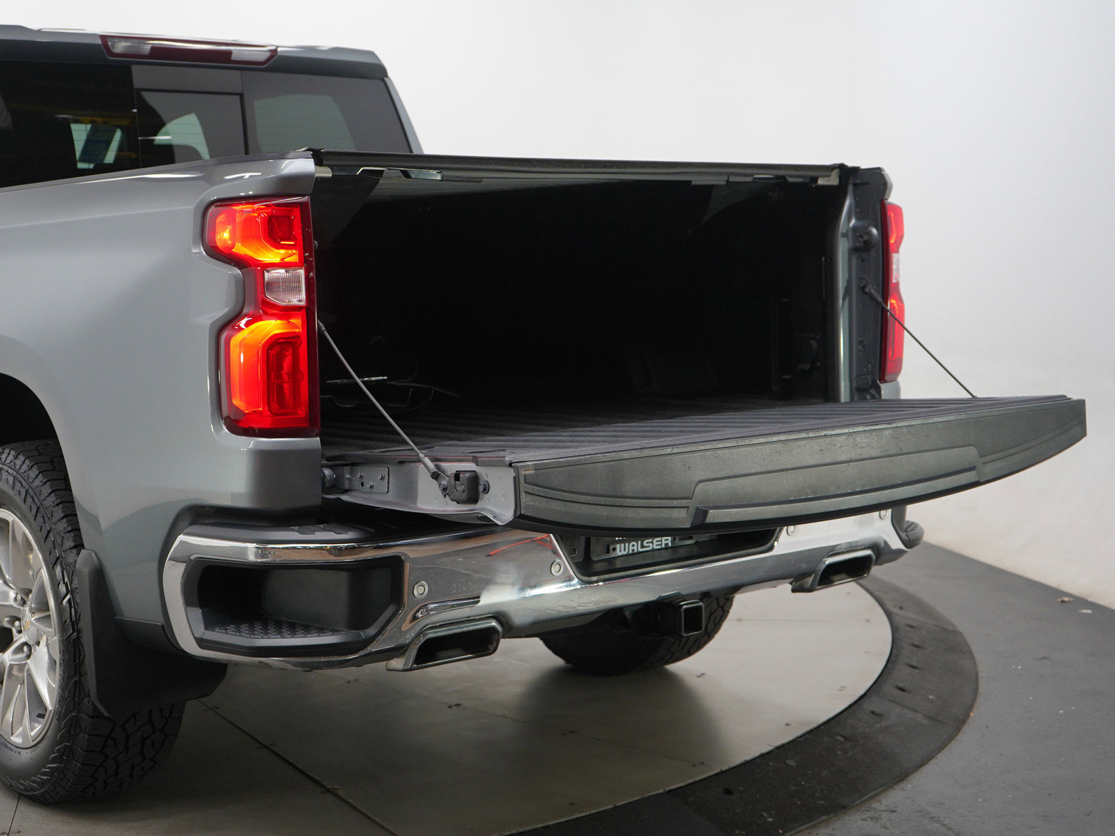 Used 2022 Chevrolet Silverado 1500 LTZ image 9
