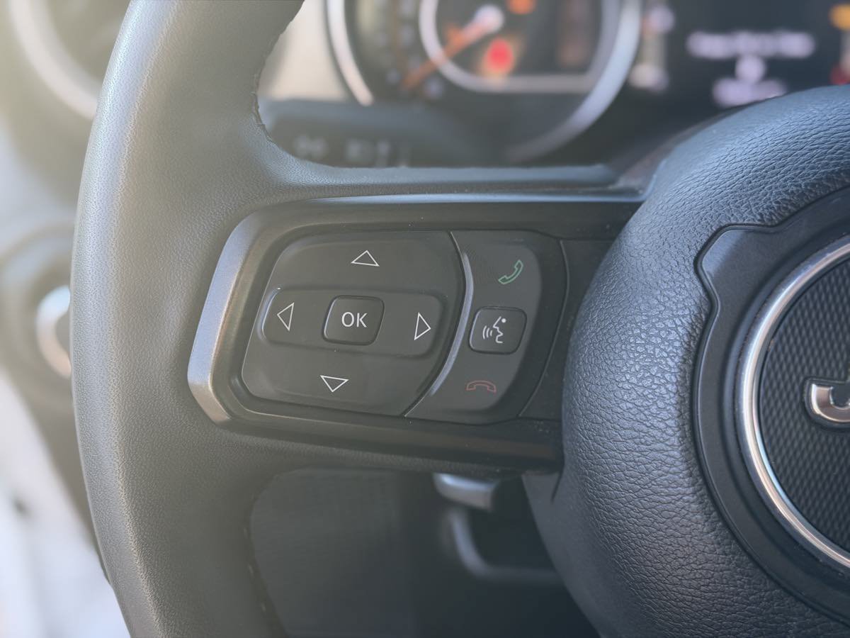Used 2023 Jeep Gladiator Sport AWD/4WD image 15