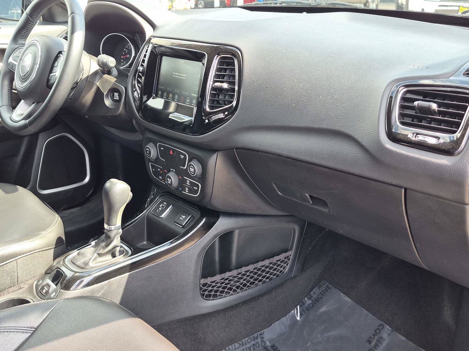 Used 2019 Jeep Compass Latitude FWD image 12