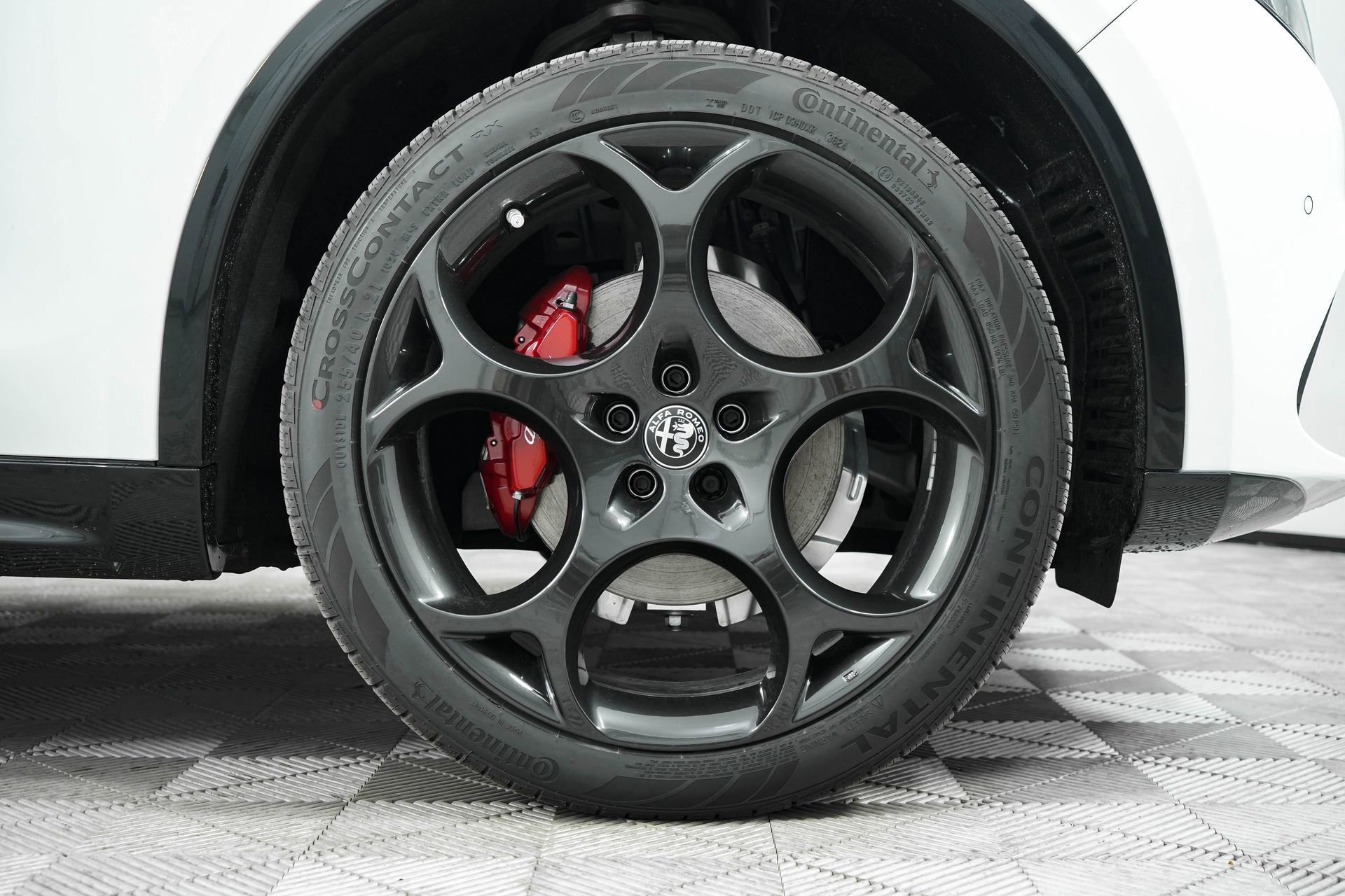 New 2025 Alfa Romeo Stelvio Sprint image 9