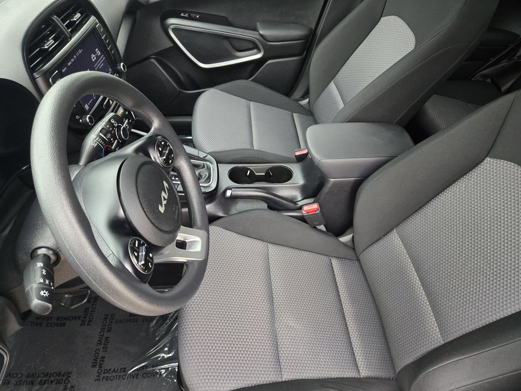 Certified 2023 Kia Soul LX w/ LX Technology Package FWD image 18