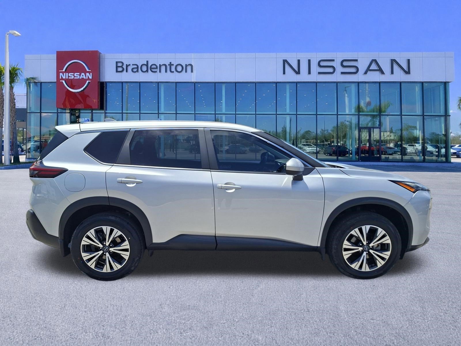 Used 2023 Nissan Rogue SV FWD image 4