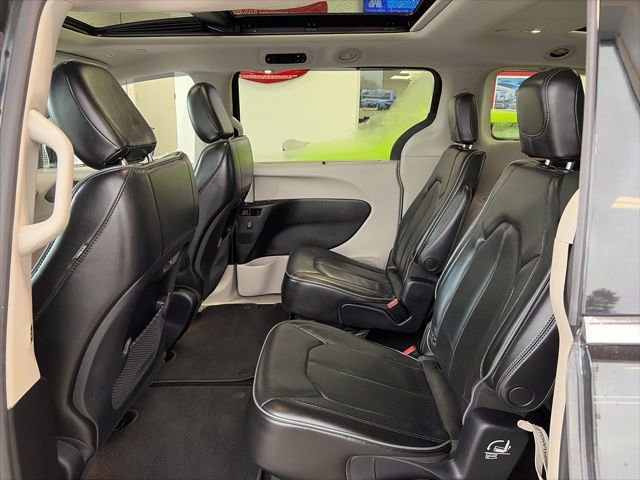 Certified 2019 Chrysler Pacifica Limited w/ Tire & Wheel Group image 10