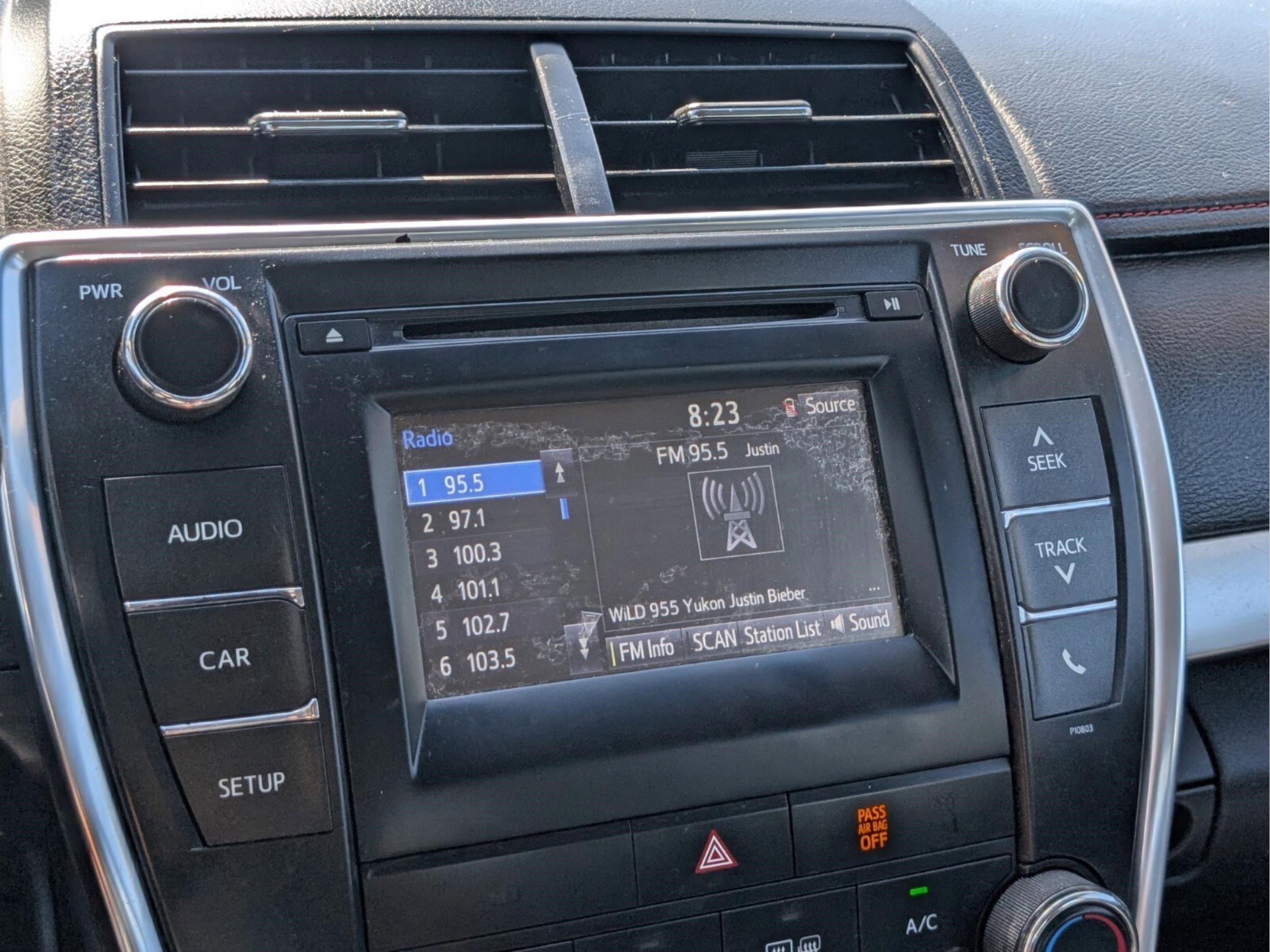 Used 2015 Toyota Camry SE image 34