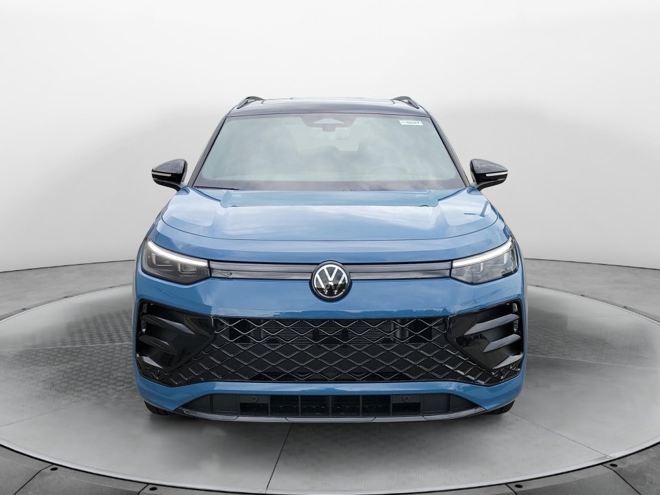 New 2026 Volkswagen Tiguan SE R-Line AWD/4WD image 2
