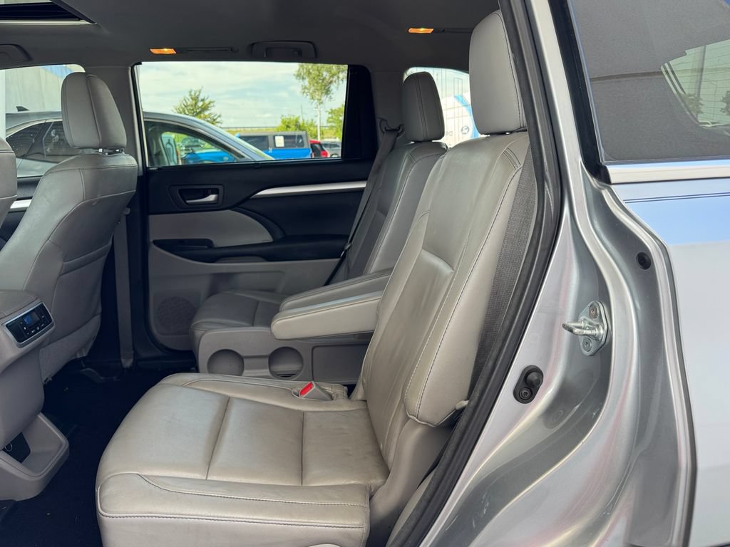 Used 2016 Toyota Highlander XLE w/ Protection Package #3 AWD/4WD image 30