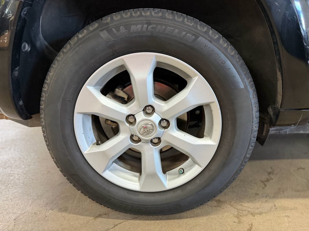 Used 2011 Toyota RAV4 Limited w/ Limited Extra Value Pkg FWD image 26