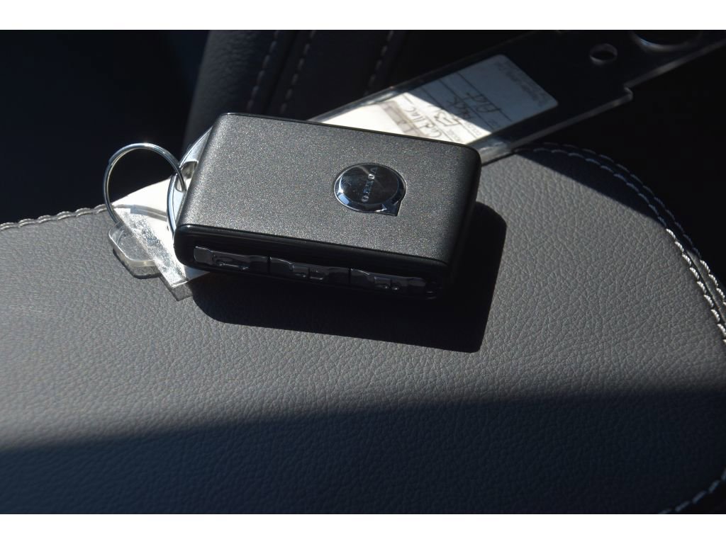 Certified 2026 Volvo XC40 B5 Plus w/ Protection Package Premier image 39