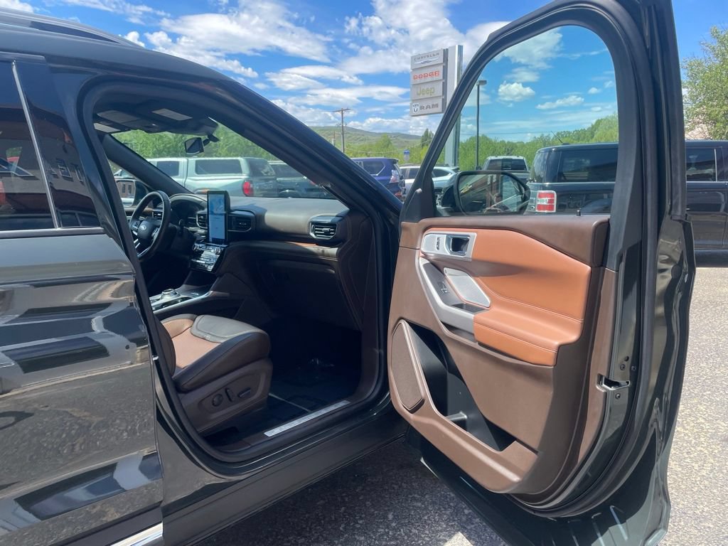 Used 2024 Ford Explorer King Ranch w/ Technology Package AWD/4WD image 21