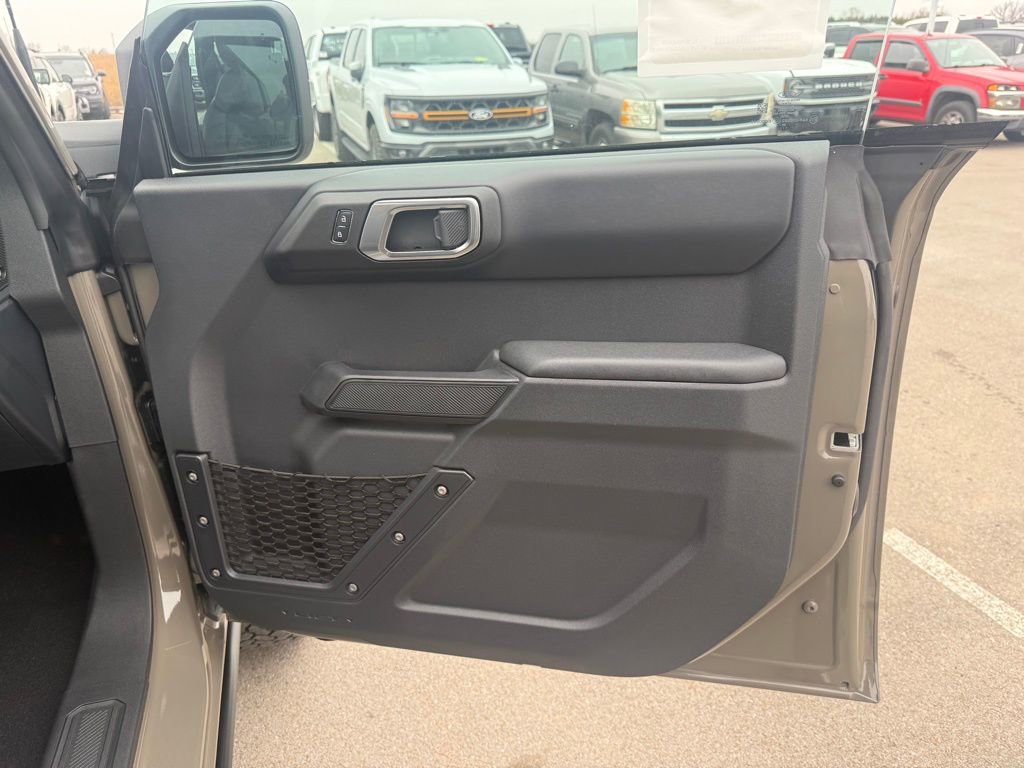 New 2025 Ford Bronco Badlands image 14