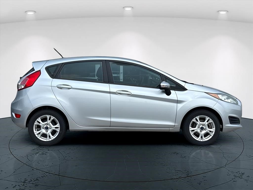 Used 2016 Ford Fiesta SE FWD image 2