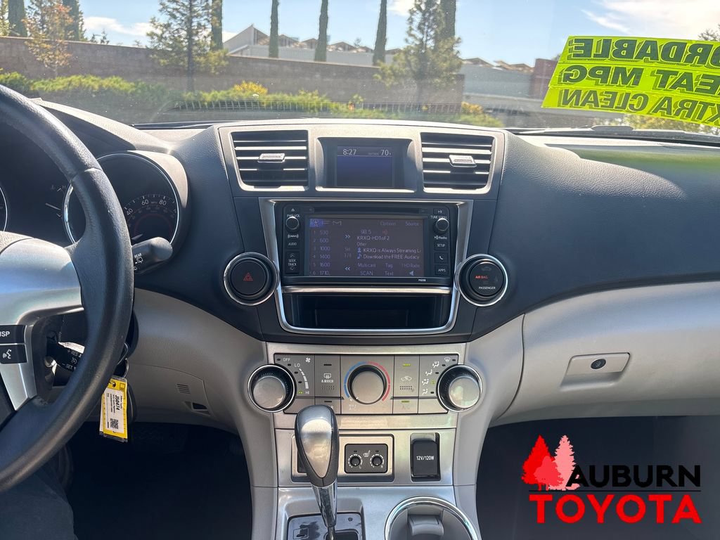 Used 2013 Toyota Highlander SE FWD image 16