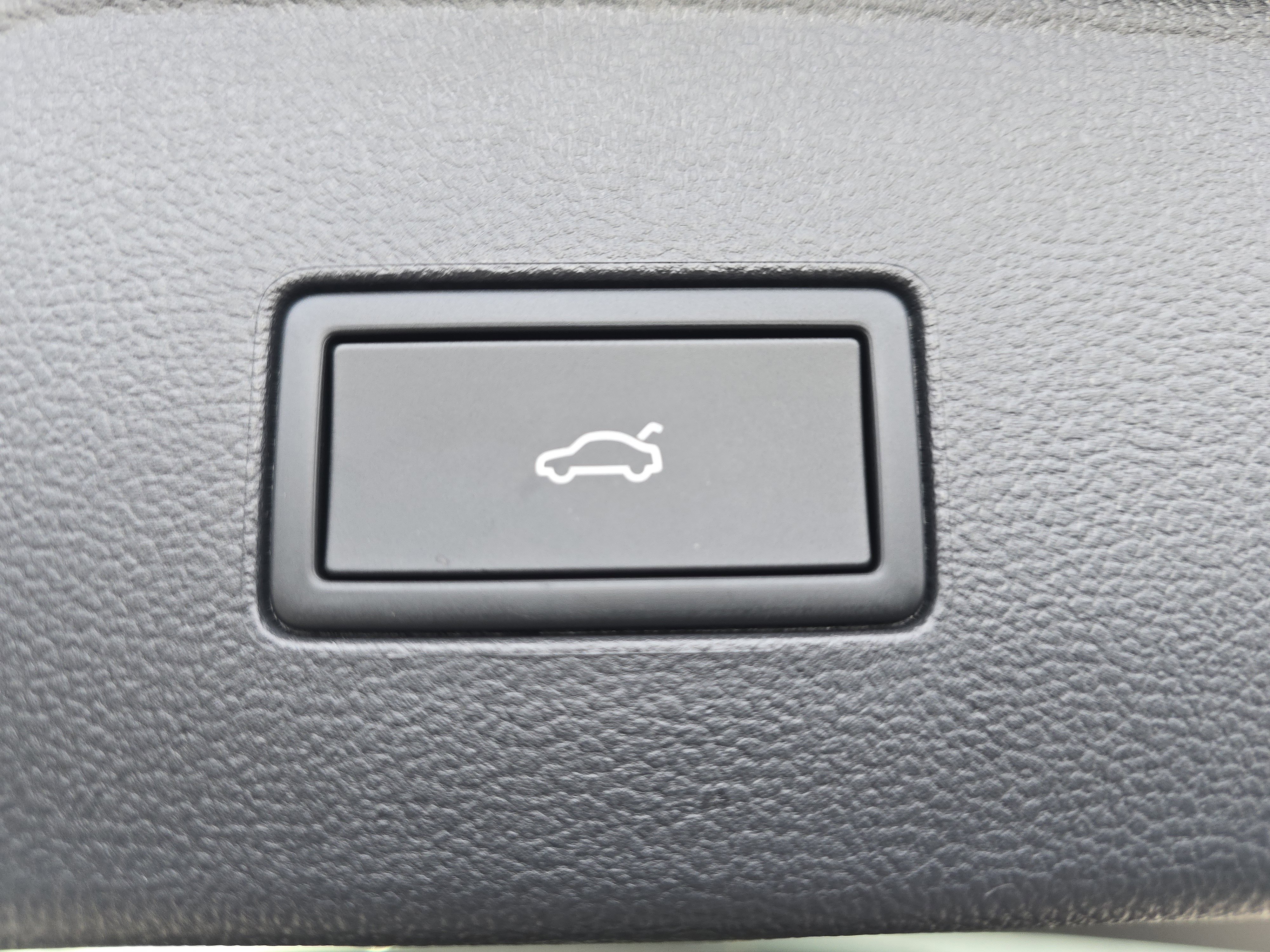 New 2026 Volkswagen Atlas Peak Edition image 16